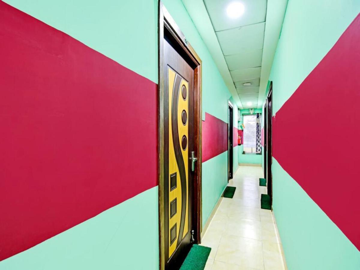 Goroomgo Happy Hotel 3*